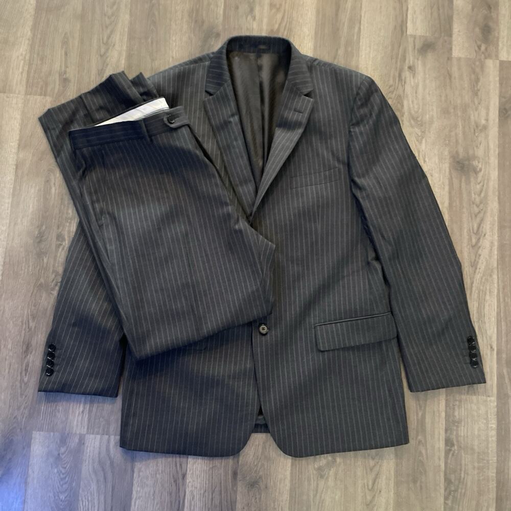 Mantoni Super 140's Wool Pinstripe Suit 42R 36W Charcoal Gray Italian Design
